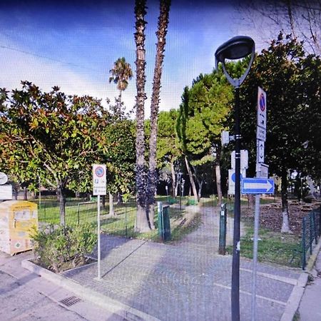 Апартаменты La Casa Vicino Al Parco Джулианова Экстерьер фото